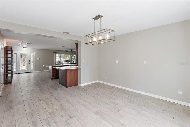 Building Photo - 5080 Oaklawn Ln