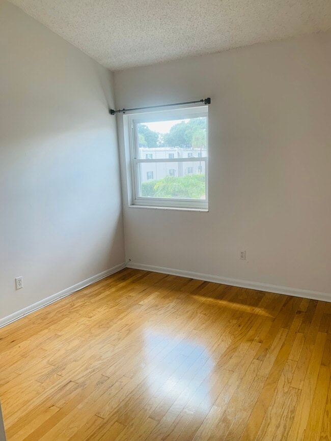 Building Photo - 4523 La Carmen Ct