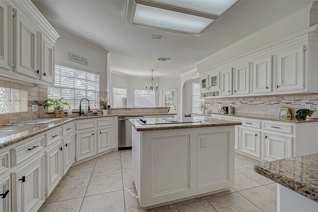 Building Photo - 8006 Devlin Dr