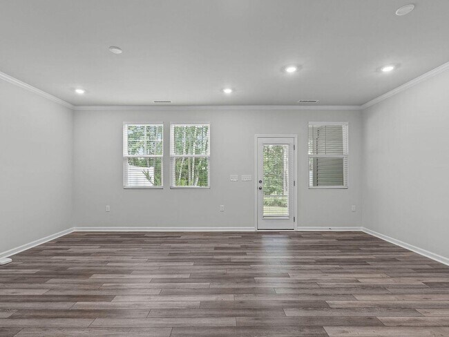 Building Photo - 3BR Like-New Townhome – GREAT PRICE - Community Pool/Playground