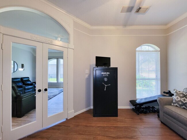 Building Photo - Beautifully designed waterfront property w...