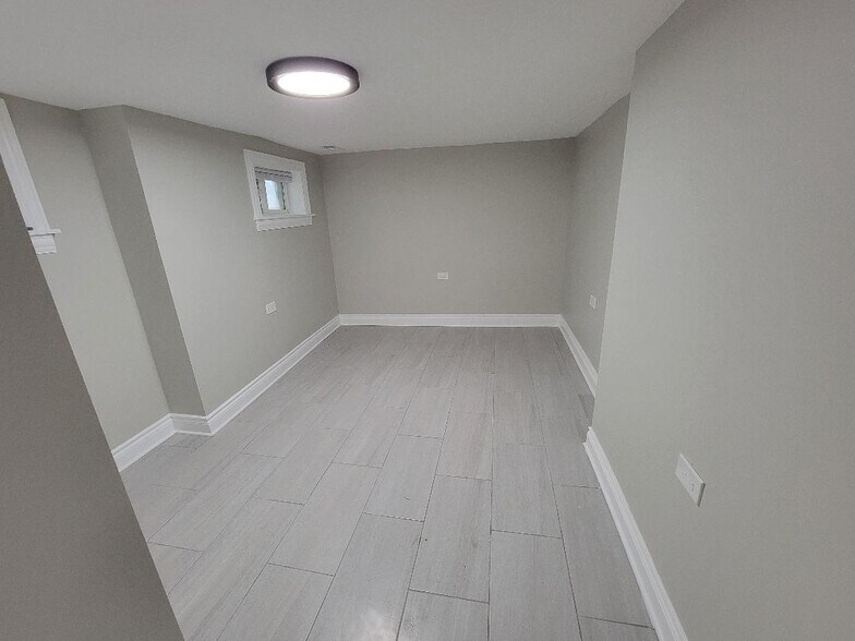 Building Photo - 5521 W 63rd Pl