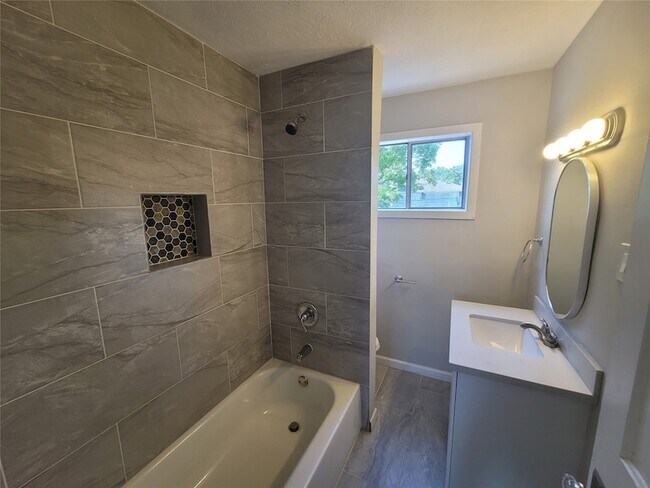 Building Photo - 3919 Avenue O