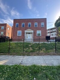 Building Photo - 3035 30th St SE