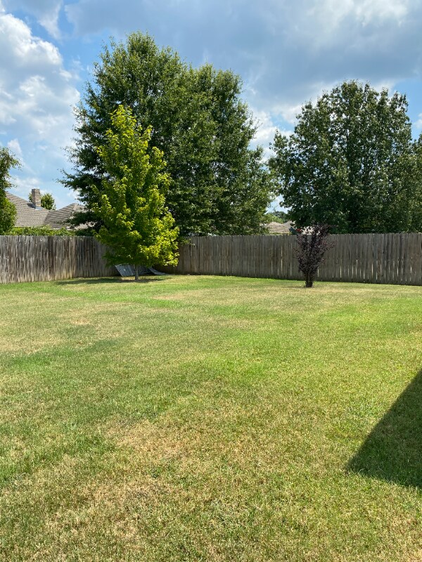 Building Photo - 6014 Castle Oaks