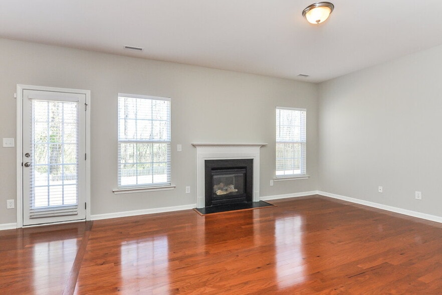 Building Photo - 1547 Cairo Way