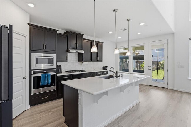 Building Photo - 7220 Poulain Dr