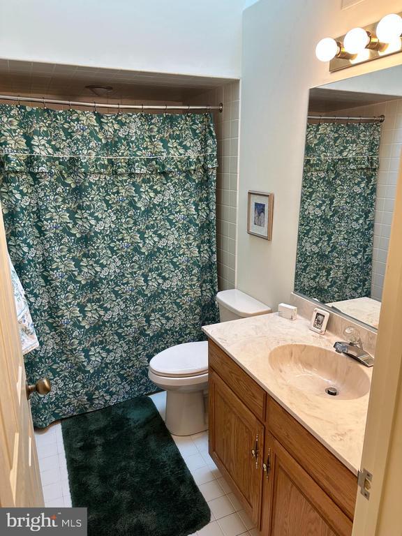 Building Photo - 864 Jefferson Way