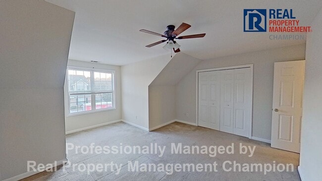 Building Photo - 3 Bedroom Townhome near Monkey Junction