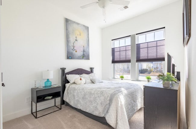 Building Photo - 610 Blueway Ave