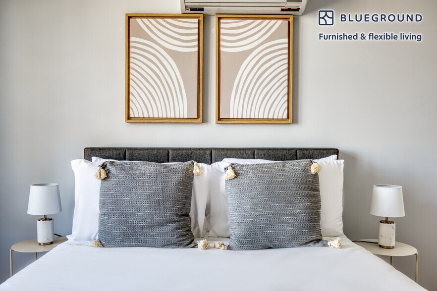 Building Photo - 68 Gold St