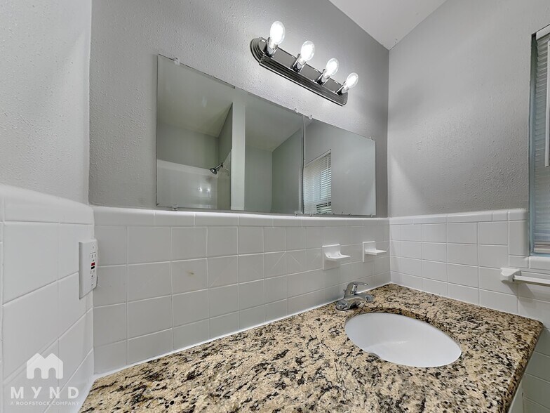 Building Photo - 4307 Sky Line Dr