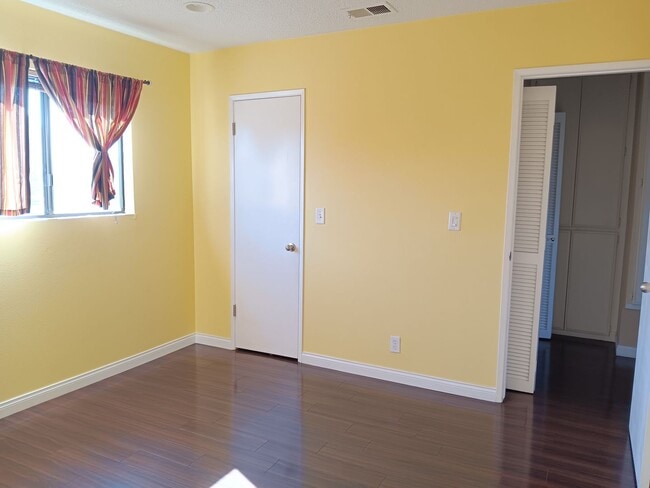 Building Photo - Charming 2-Bedroom, 2-Bathroom Gardena Con...