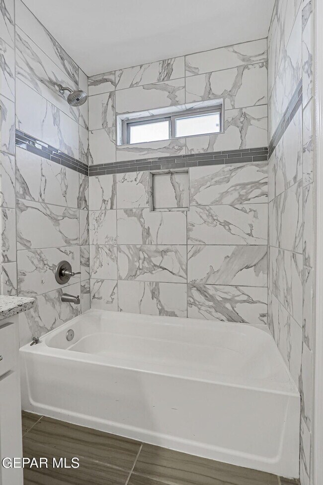 Building Photo - 261 Emerald Sun Dr