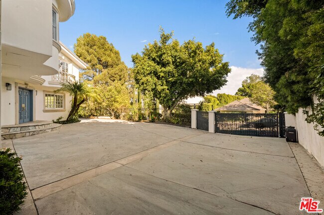 Building Photo - 1109 Pine Dr