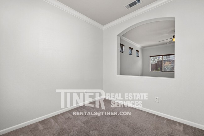 Building Photo - 1707 Grey Bunny Dr