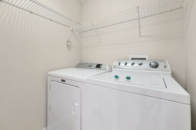 Building Photo - "Furnished 4-Bedroom Pool Home – Comfort and Style in Davenport"