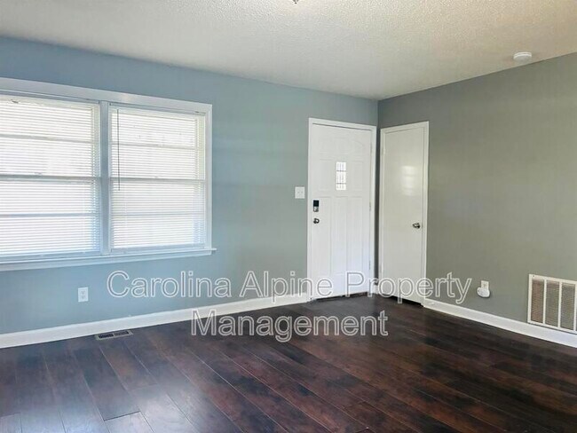 Building Photo - 3729 Somerset Dr