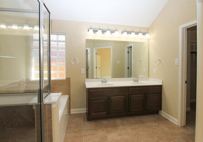 Building Photo - 3640 Rosalina Loop