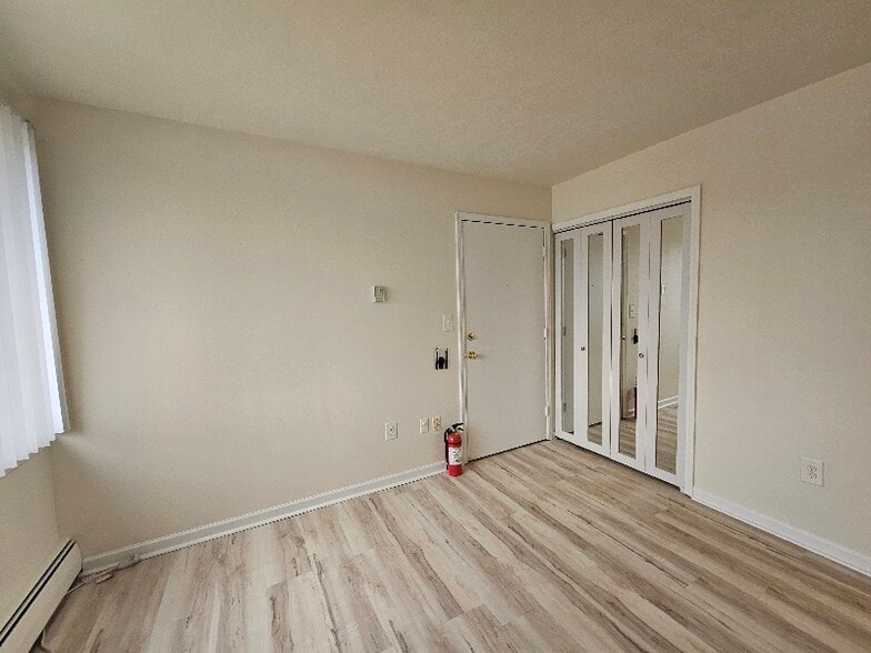 Building Photo - 1851 W 13 Mile Rd