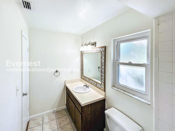 Building Photo - 1301 Gulfview Woods Ln