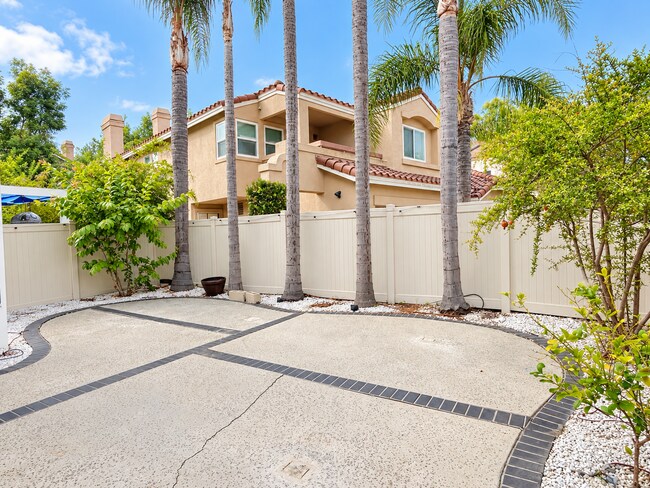 Building Photo - 935 S Flintridge Way