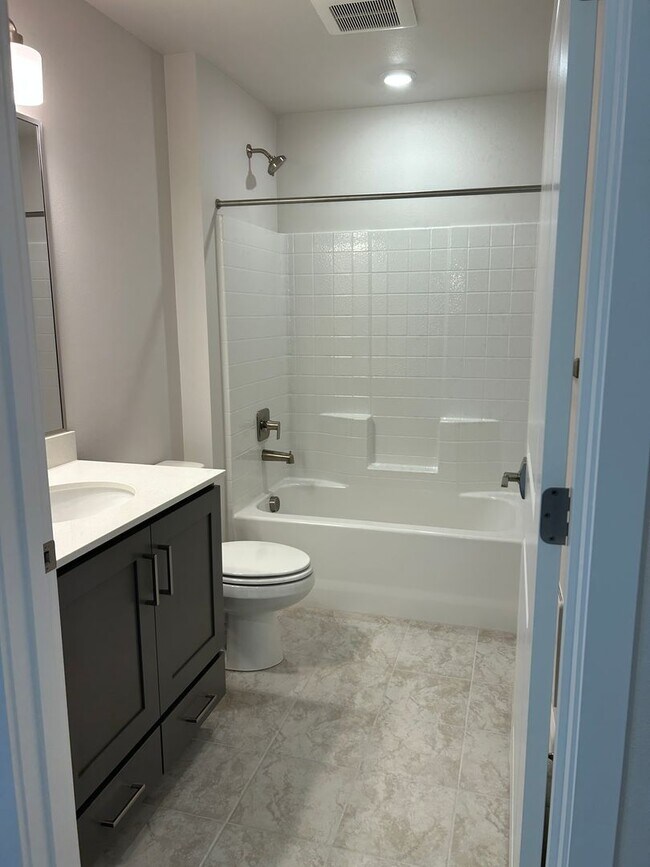 Building Photo - 2Bd/2Ba Redmond House