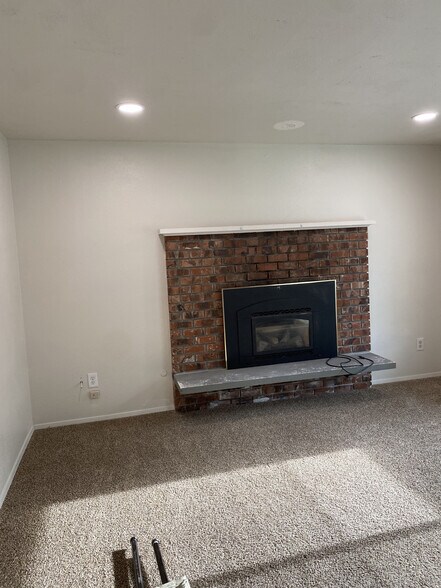 Building Photo - 3253 SE Goldmaur Ct