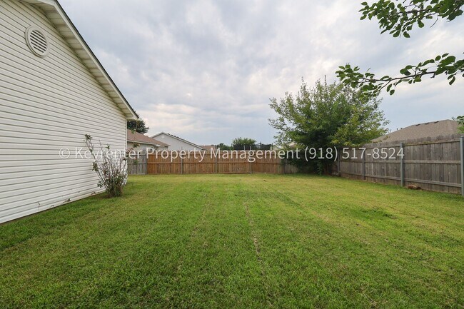 Building Photo - 3 Bed | 2 Bath in Owasso!
