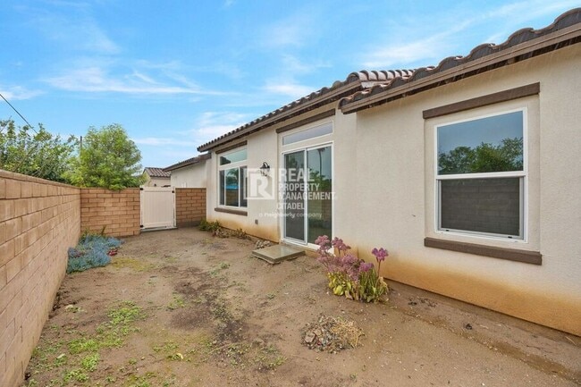 Building Photo - 365 Huntington Ct