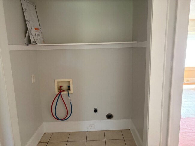 Building Photo - 808 Eastway Dr