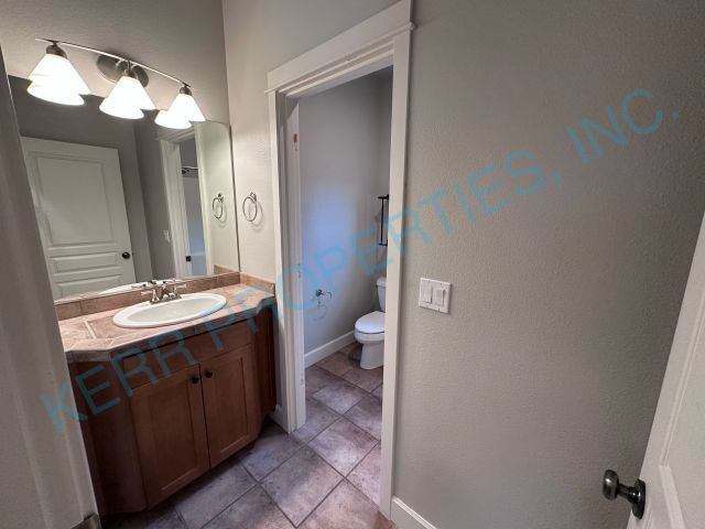 Building Photo - Spacious 4-Bedroom Retreat with 3.5 Baths in Happy Valley's Prime Location!