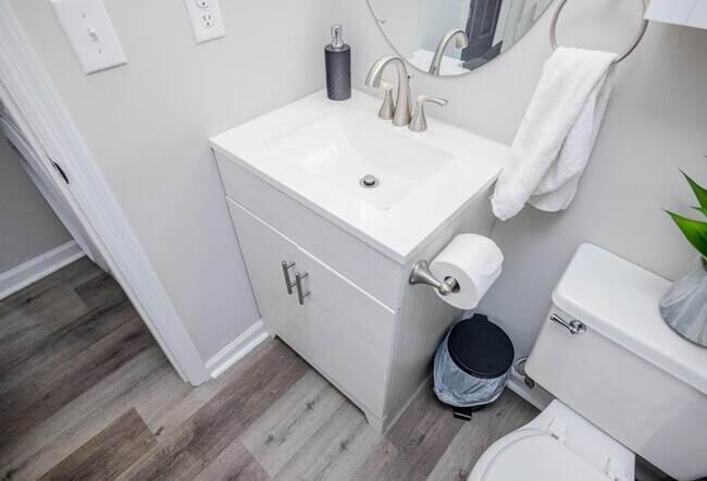 Building Photo - 502 Windsong Cir