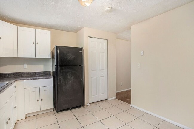 Building Photo - 3 Bedroom 2 Bath Home