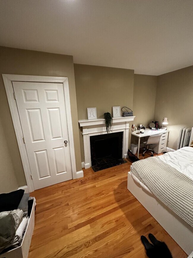 Building Photo - 4 bedroom in Brookline MA 02446