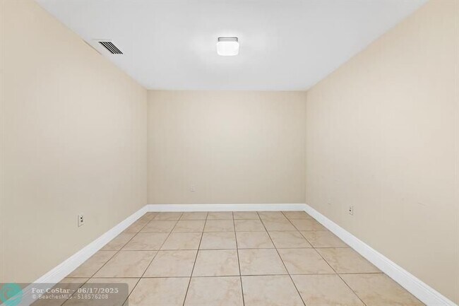 Building Photo - 2641 N Flamingo Rd