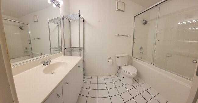 Building Photo - 360 W Illinois St