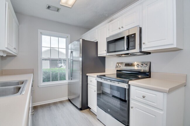 Building Photo - Updated 2 Bedroom 2 Bath Townhouse in Evans