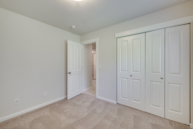 Building Photo - Stunning & Spacious Lynnwood Rental Available Now!