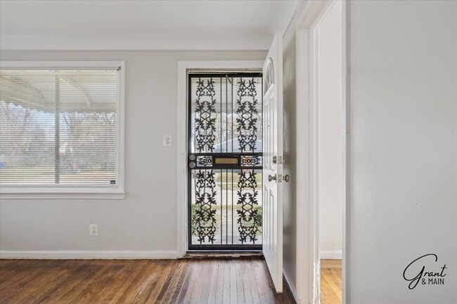 Building Photo - 2 bedroom - 2 bath - Detroit gem - $1200