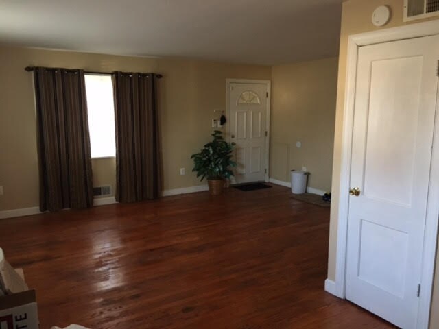 Building Photo - 2601 Millvale Ave