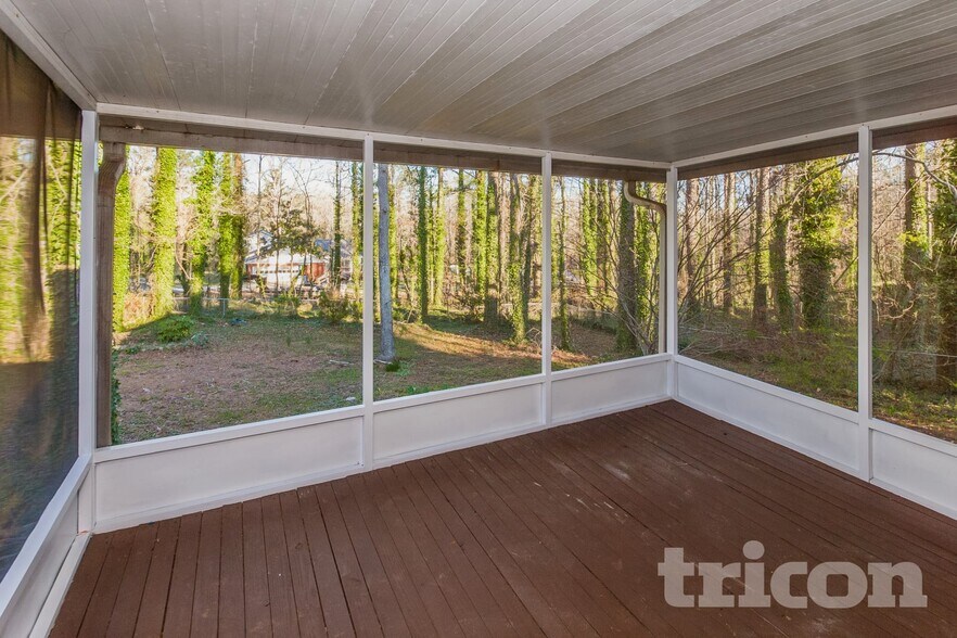 Building Photo - 184 Hickory View Dr