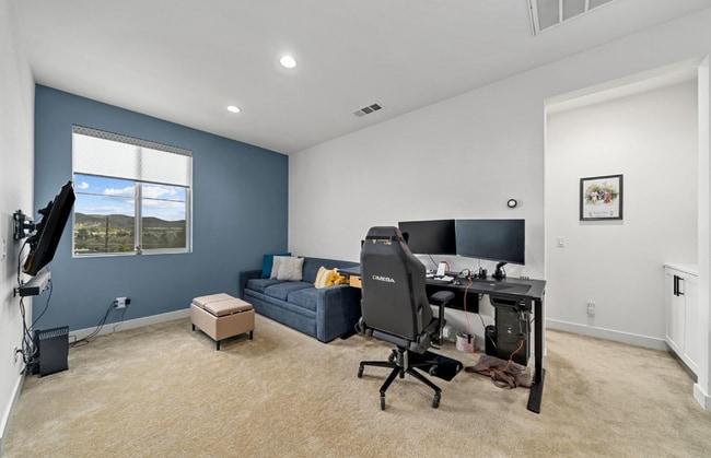 Building Photo - $4,300 - 3 Bed/ 3 Bath Modern Townhome with Loft in Santee