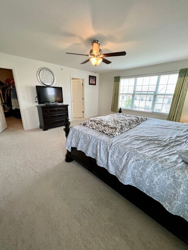 Building Photo - Beautiful 3-Bedroom End Townhouse in Royersford! Available mid-June!