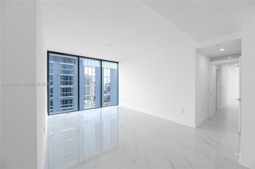 Building Photo - 700 NE 24th St