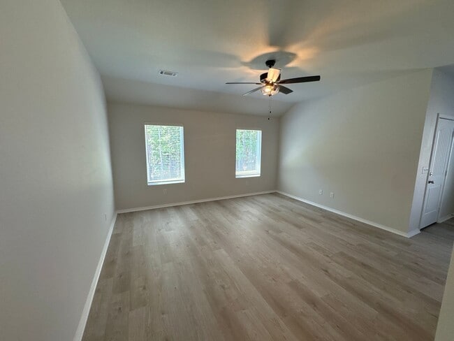 Building Photo - Now Pre-Leasing — Comfortable 3 Bedroom Living in Benton