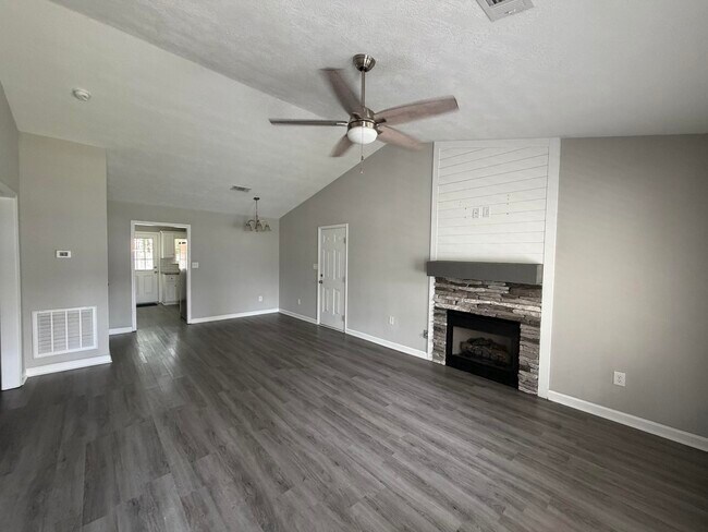 Building Photo - 219 Long Creek Dr