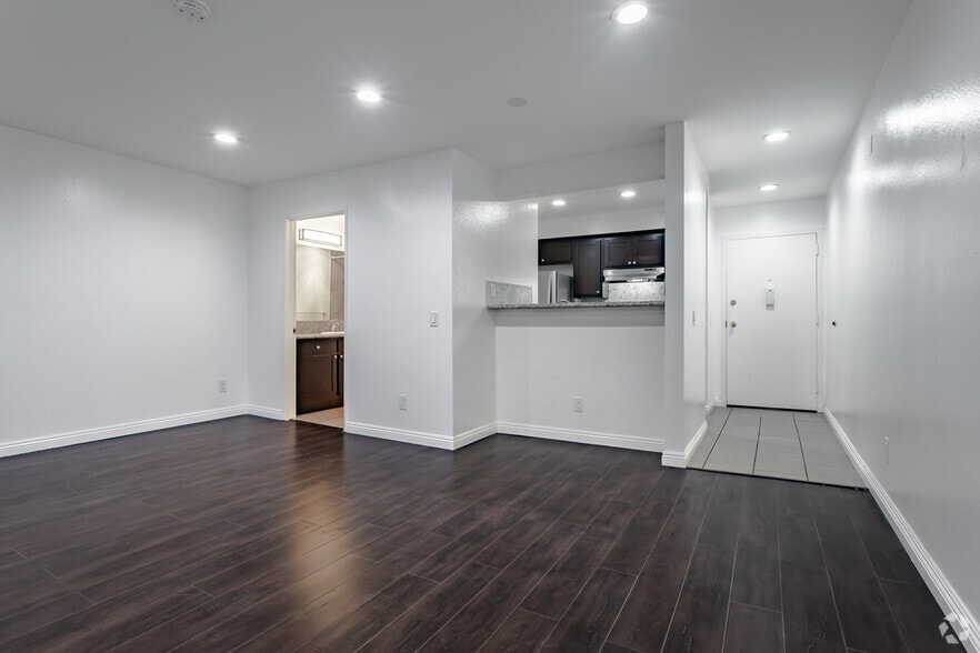 0BR, 1BA - 400 SF - #110 - Playa-Jefferson