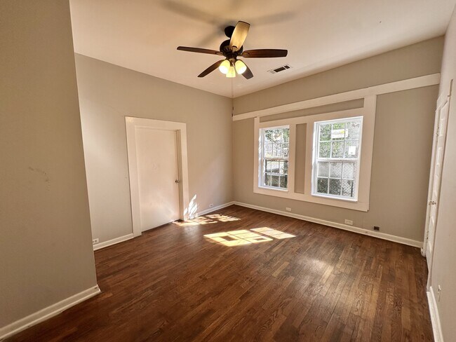 Building Photo - 521 41st St