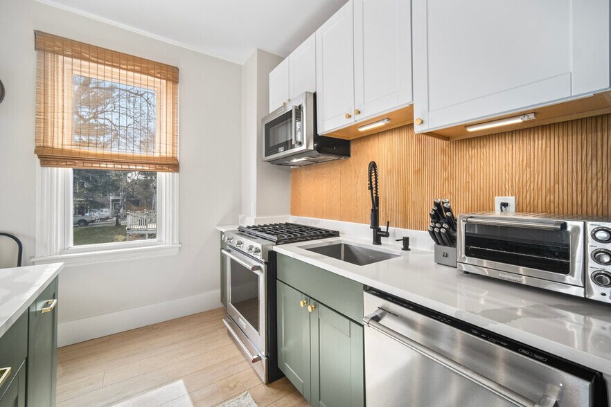 Building Photo - 105 Paul Gore St